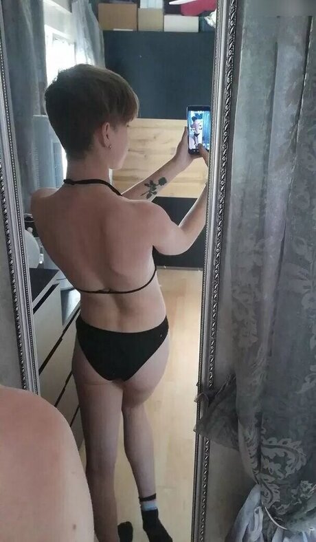 熟女乱交OnlyFans 無料 写真