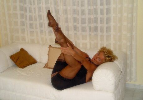 毛深いラテン系オンリーファンズ セクシーヌード ギャラリー