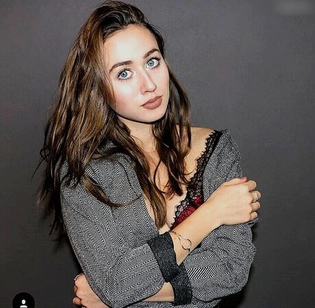 ブラックマジックオンリーファンズ エロチック ギャラリー