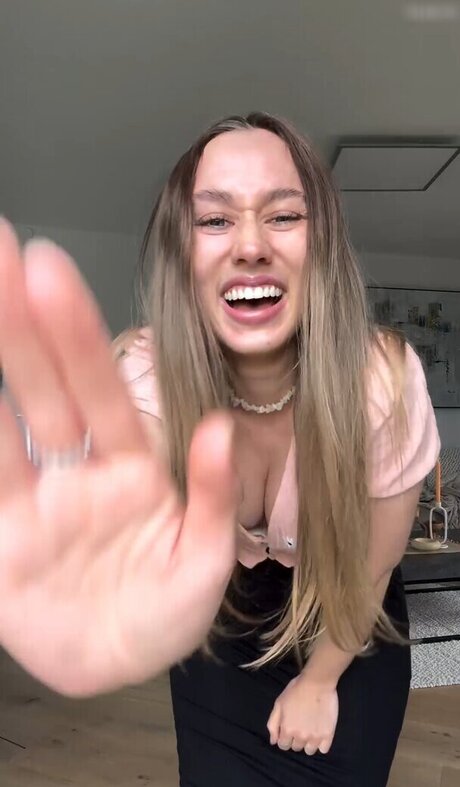 肉厚なオンリーファンズの足 美しいポルノ 写真