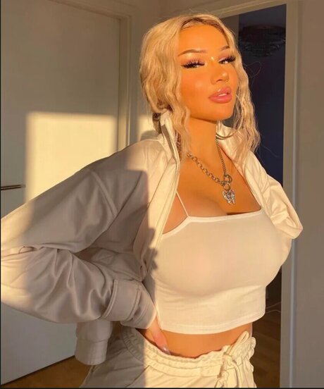 垂れ下がった熟女OnlyFans ベスト 画像