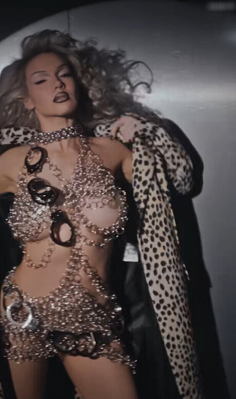 アジアンゴス オンリーファンズ ポルノグラフィック 写真