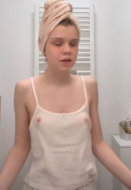 太めのブロンドオンリーファンズ エロチック 写真