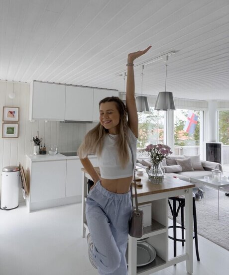 ママの足OnlyFans ホットセクシー 写真