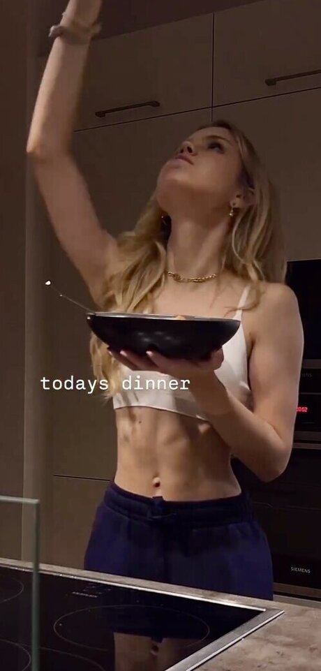 巨大な天然おっぱいオンリーファンズ ポルノグラフィック 写真