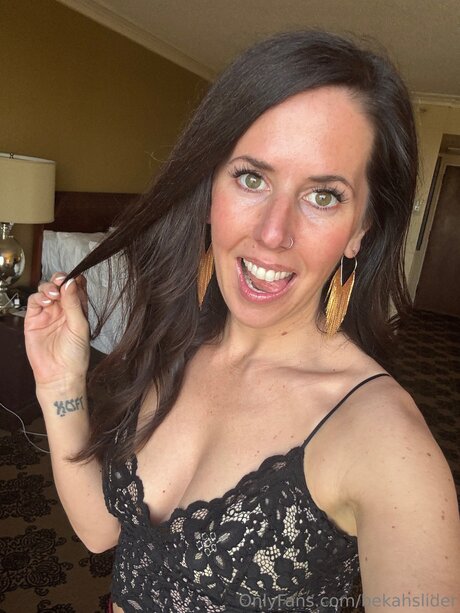 巨乳ティーンオンリーファンズ 無料セクシー 画像