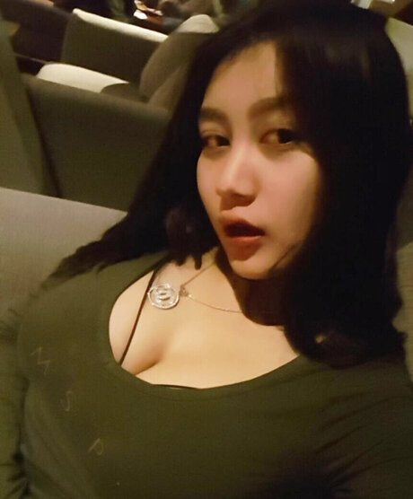 かわいいティーンのオンリーファンズ ポルノグラフィック ギャラリー