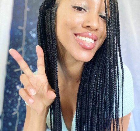 Asmr Bella Bree 無料モデル 写真