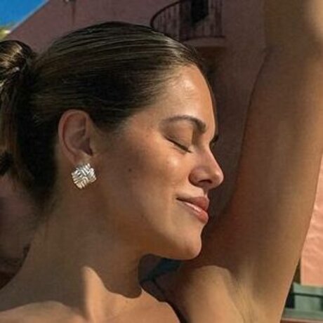 Alexis DeBello 美しいスター 写真