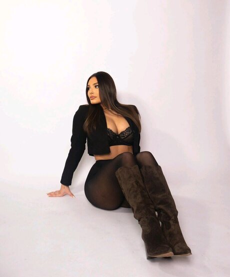 Maddison Maye アートモデル 写真