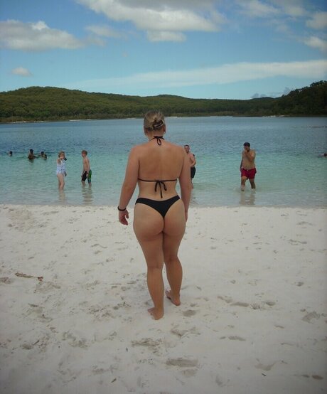 Izzy Swin 女優 画像