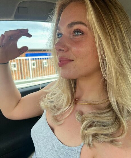 Izzy Swin ポルノスター 写真