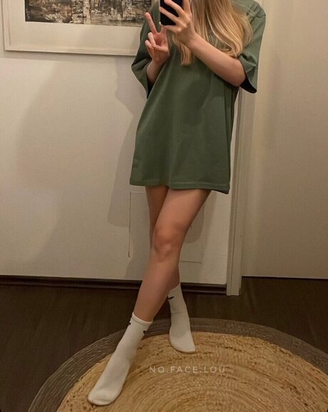 ゴス3P OnlyFans ヌード 画像