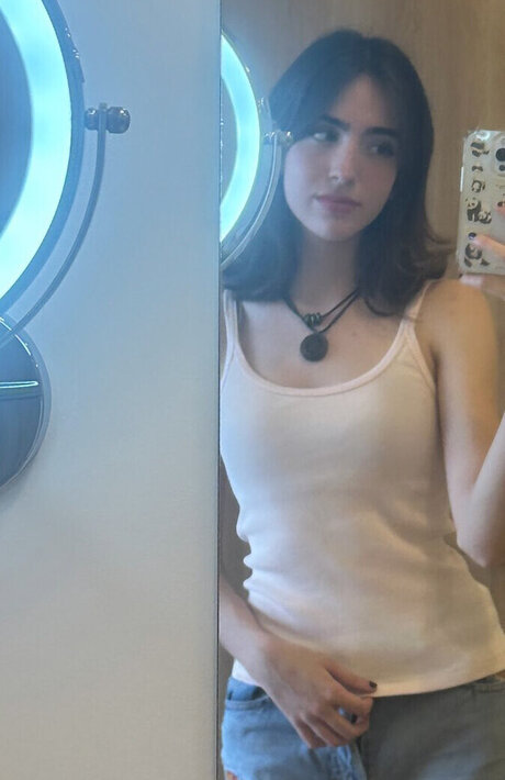 Gabriela Bee スター 画像