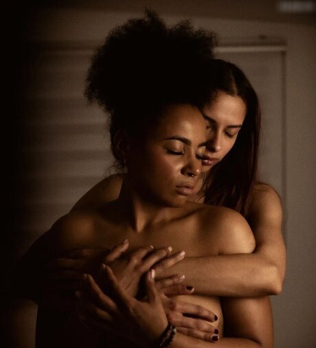 アジアンツインズOnlyFans アートポルノ 写真