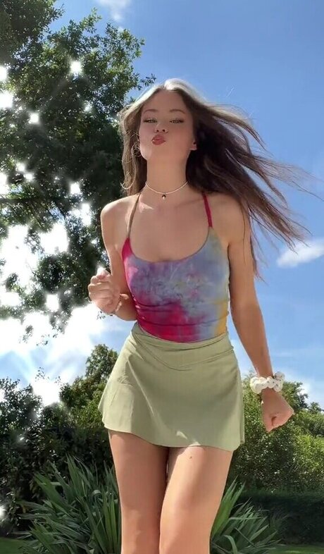 nadinebreaty xxx女優 画像