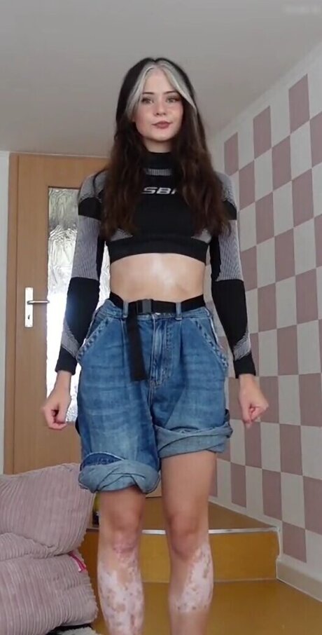 アジアン・エボニー・オンリーファンズ えろた 写真