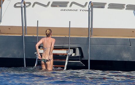 Lara Stone ポルノスター 裸 写真