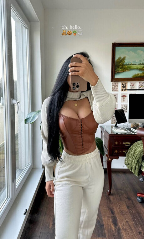 Nicole Schiebler セクシーモデル 画像