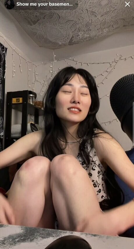 Showmeyourbasement モデル 写真