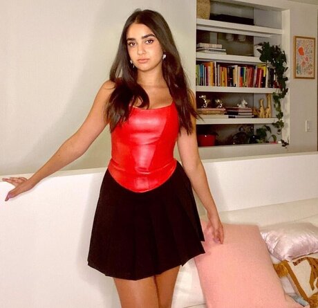 Geraldine Viswanathan ポルノスター 美しい ギャラリー