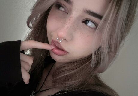 バレーボール オンリーファンズ 裸 写真