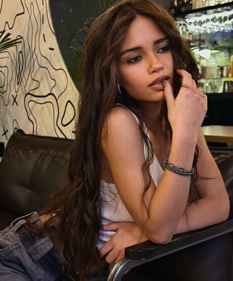 巨乳ブロンドオンリーファンズ 美しいヌード 写真