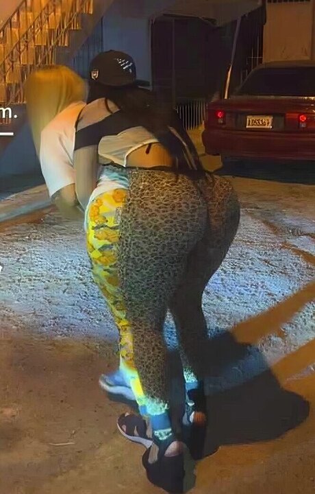 セクシーなドレスOnlyFans 美しいxxx 写真