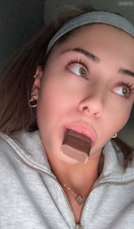 Alysa Ruppert 裸のスター 写真