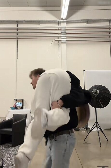 Alysa Ruppert ヌードモデル アーカイブ