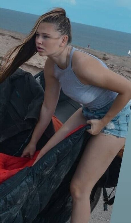 ティーントランスオンリーファン 無料ポルノ 画像