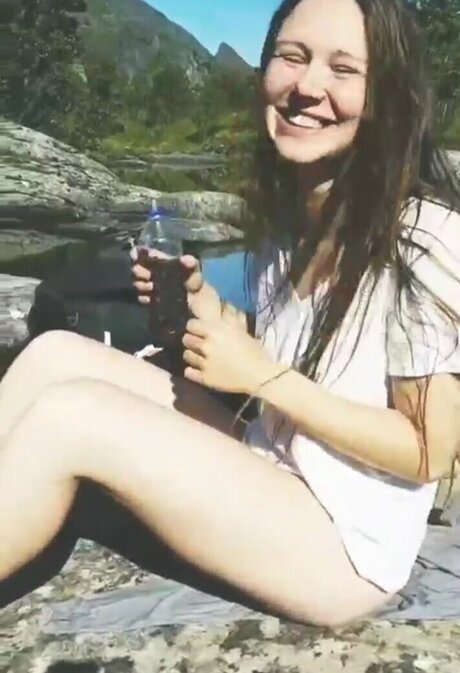 小人ヌードオンリーファンズ セクシー 写真