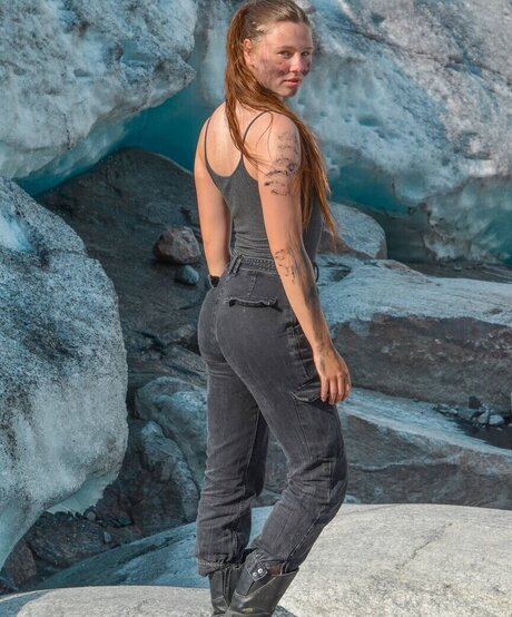 巨乳ブルネットオンリーファンズ パーフェクト 画像