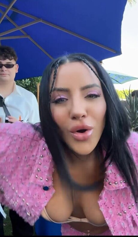 巨乳の黒人女性オンリーファンズ ポルノ 画像