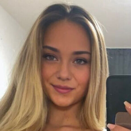 laurabauer トップモデル 写真