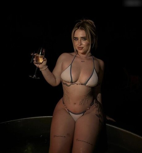 ぽっちゃり 主観視点 OnlyFans 美しい裸 ギャラリー