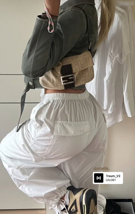 かわいいティーンのオンリーファンズ ホットポルノ 画像