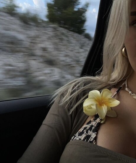 ブルネットのPOV OnlyFans ヌード 画像