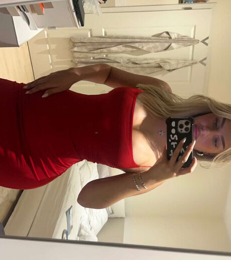 巨大なオンリーファンズ 美しい裸 ギャラリー