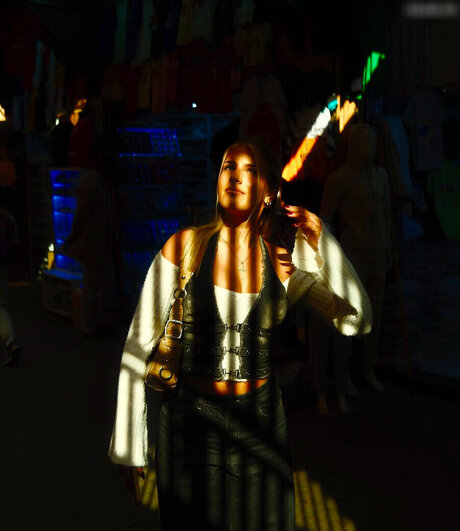 曲線美のラテン系オンリーファンズ 可愛い 画像