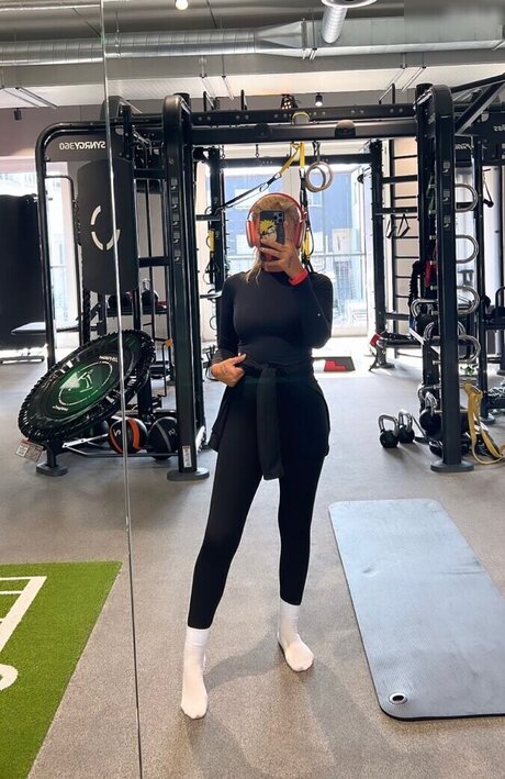 曲線美のクーガーOnlyFans ポルノ ギャラリー