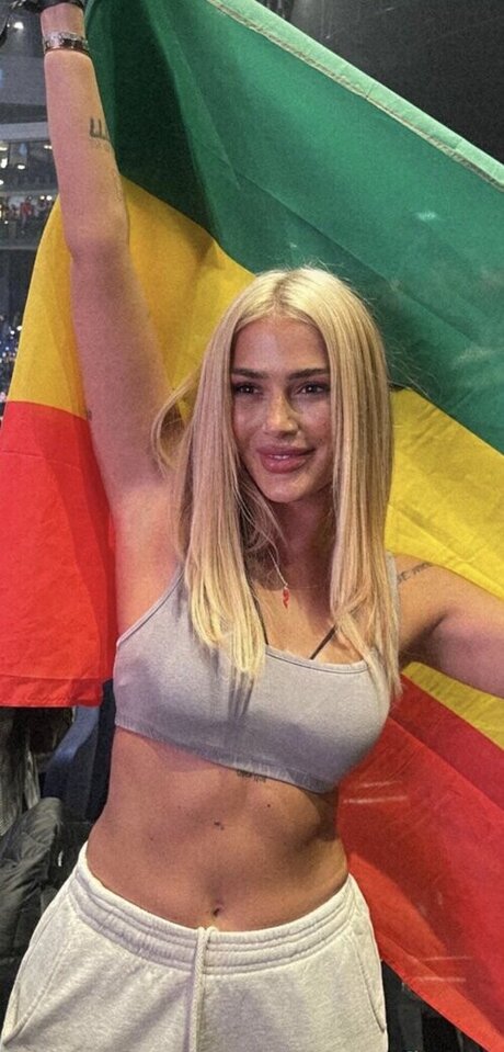 痩せたティーンのオンリーファンズ アートxxx 画像