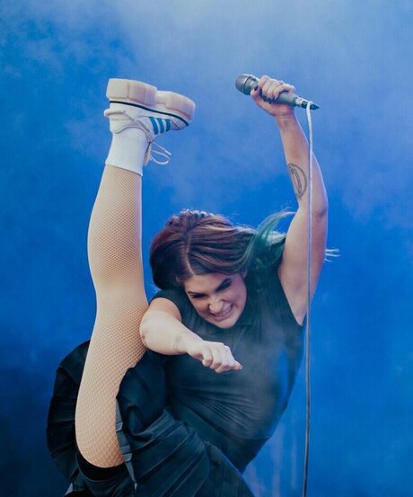 曲線美の女の子オンリーファンズ HD 画像