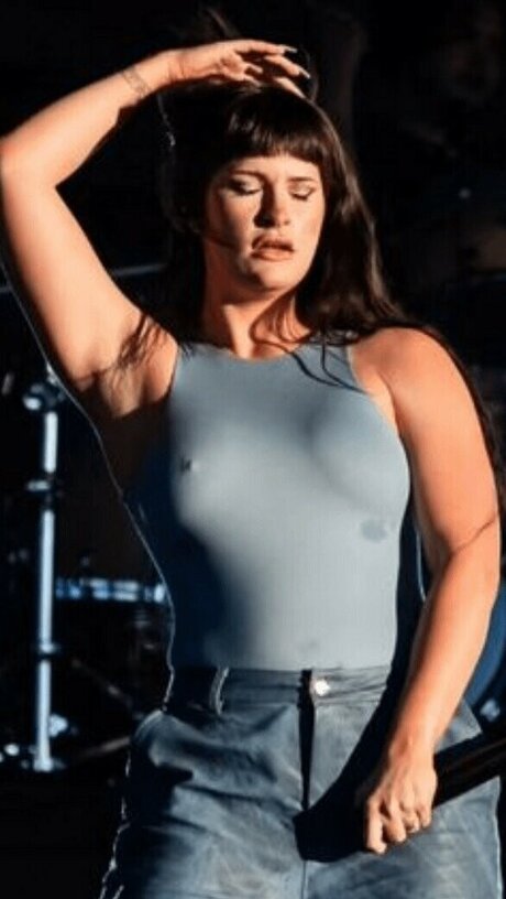 大学生のオンリーファンズ ポルノ 画像