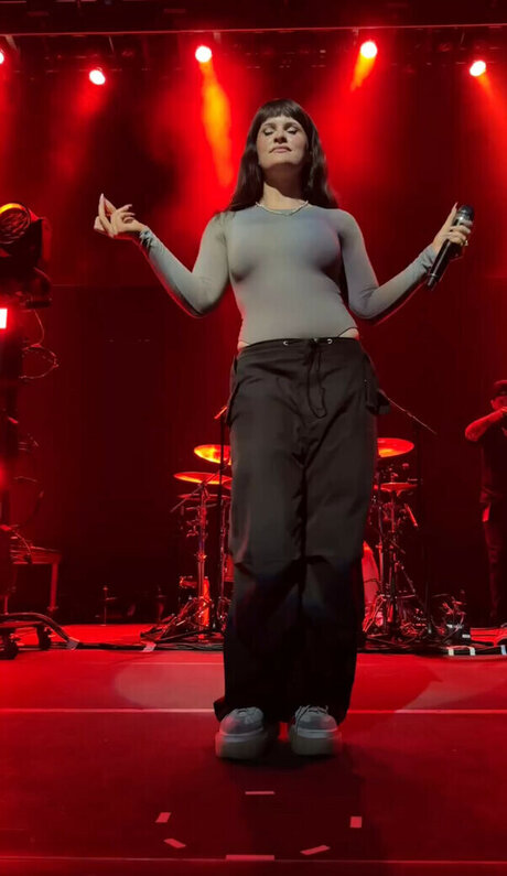 ウェブカメラ オンリーファンズ アート裸 画像