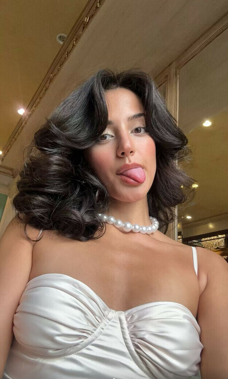 アラブのティーンズオンリーファンズ セクシーxxx 写真