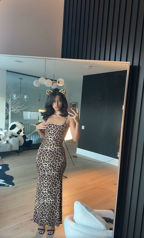 かわいいティーンのオンリーファンズ 裸 写真