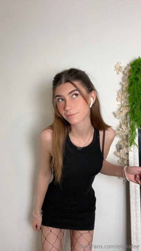 Elenafee アート女優 ギャラリー