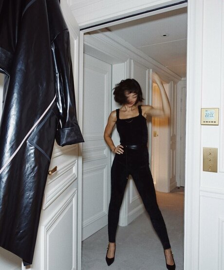 ブルネットの猫OnlyFans アートヌード アーカイブ