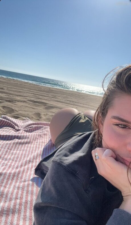 Maeve Tomalty ポルノスター セックス 画像